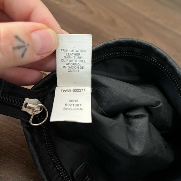 Tommy Hilfiger Black Wristlet Wallet - Picture 7 of 7